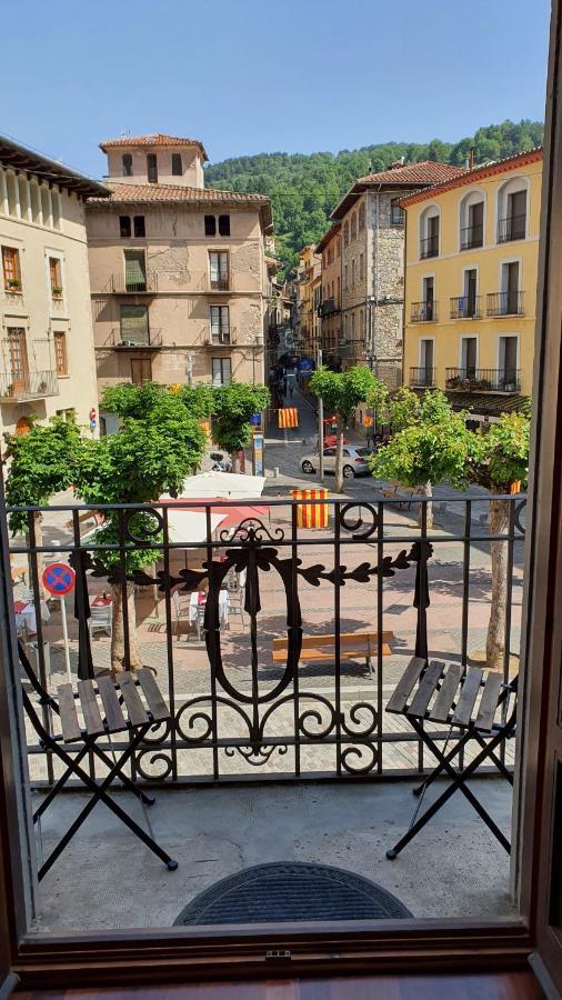 El Mussol De La Vila Camprodon, Balconets Amb Vistes A La Placa Экстерьер фото