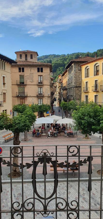 El Mussol De La Vila Camprodon, Balconets Amb Vistes A La Placa Экстерьер фото