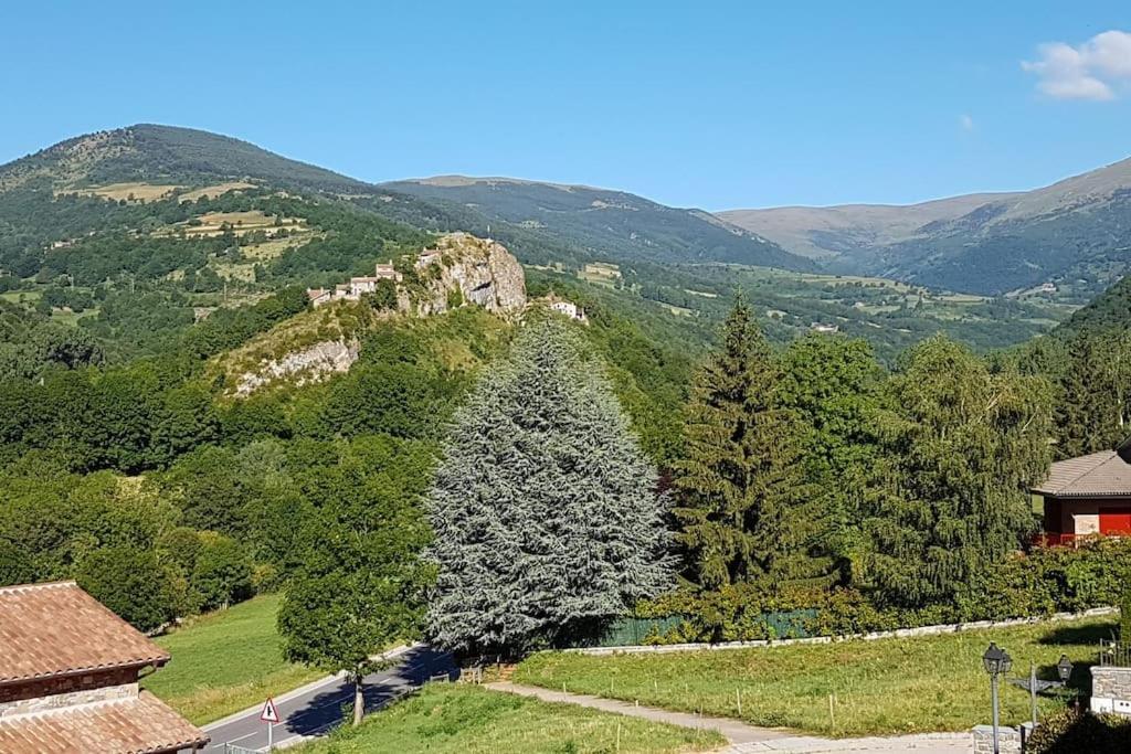 El Mussol De La Vila Camprodon, Balconets Amb Vistes A La Placa Экстерьер фото